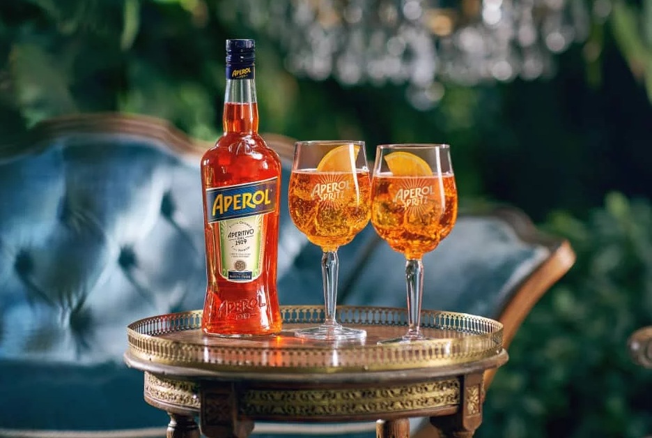 Aperol Spritz: The Signature Orange Glow